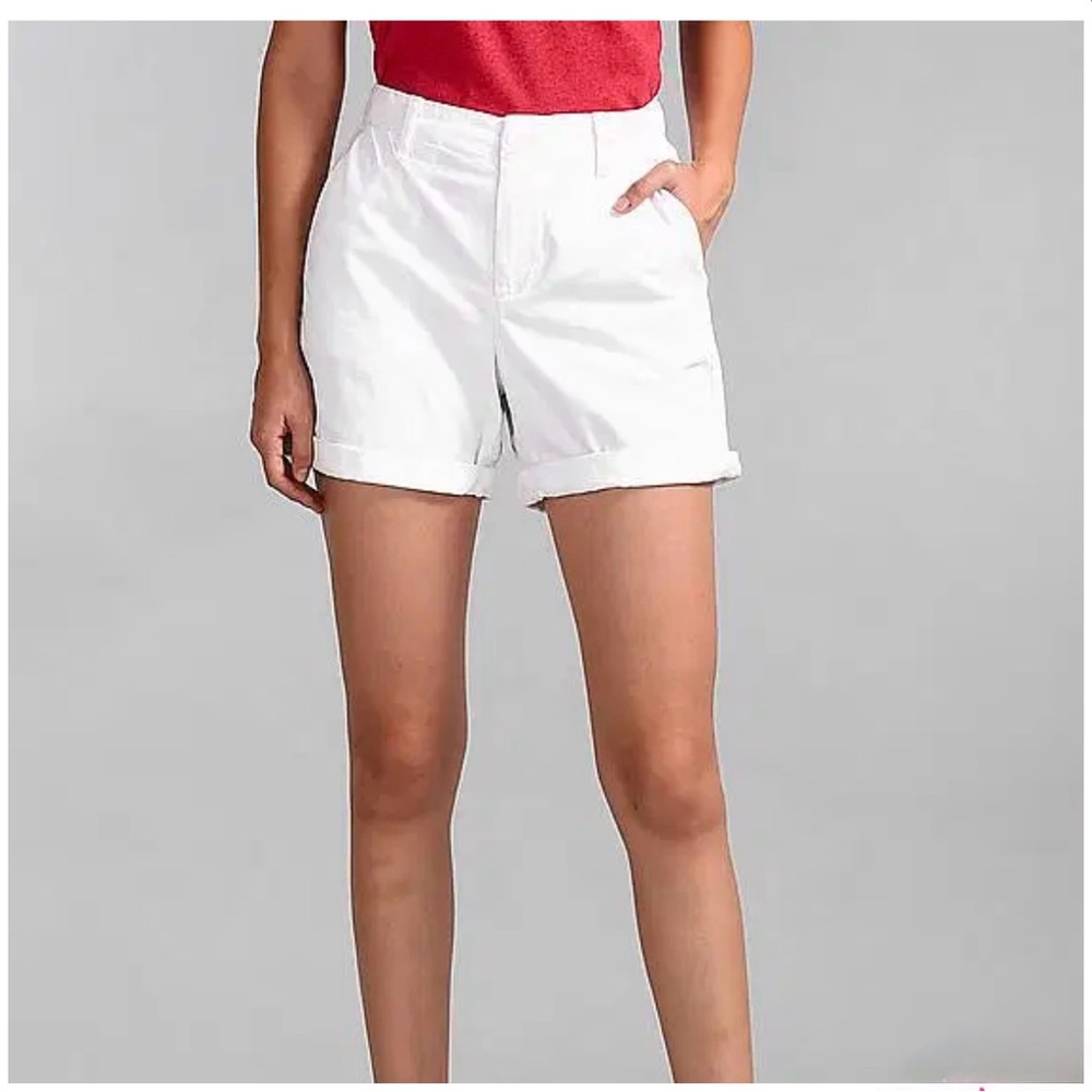 GAP White Bermuda Shorts Tailored Fit Crisp Design